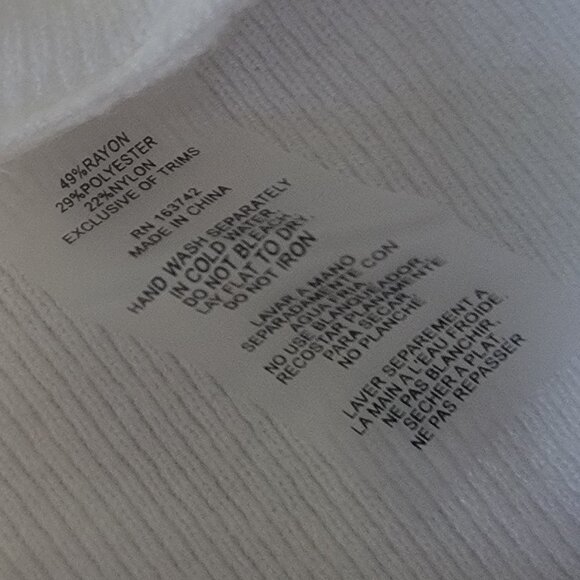 Siani Milano White Tunic-Style  Sweater Top-Feathers & Pearl Sleeves  (Large) - Picture 11 of 12